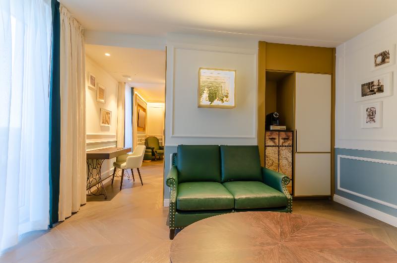 The Emerald House Lisbon, Curio Collection by Hilt - Oda