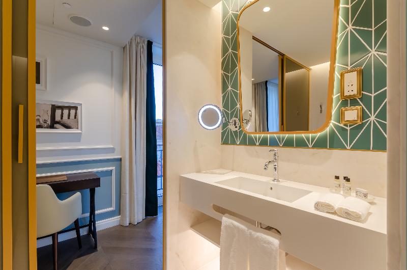 The Emerald House Lisbon, Curio Collection by Hilt - Oda