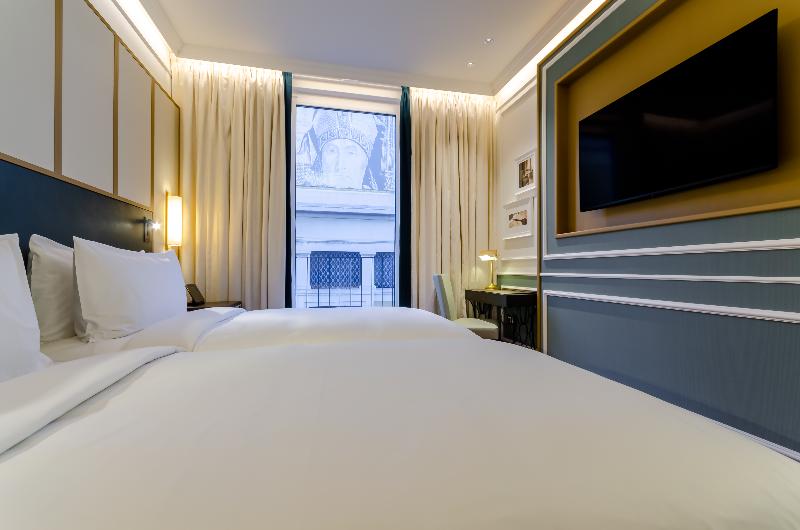 The Emerald House Lisbon, Curio Collection by Hilt - Oda