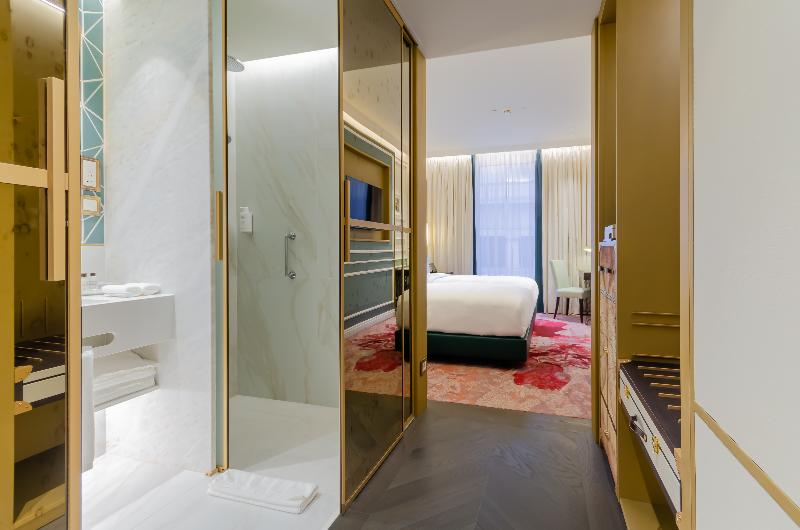 The Emerald House Lisbon, Curio Collection by Hilt - Oda