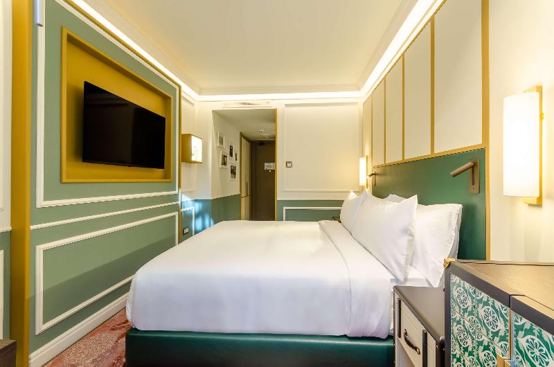 The Emerald House Lisbon, Curio Collection by Hilt - Oda