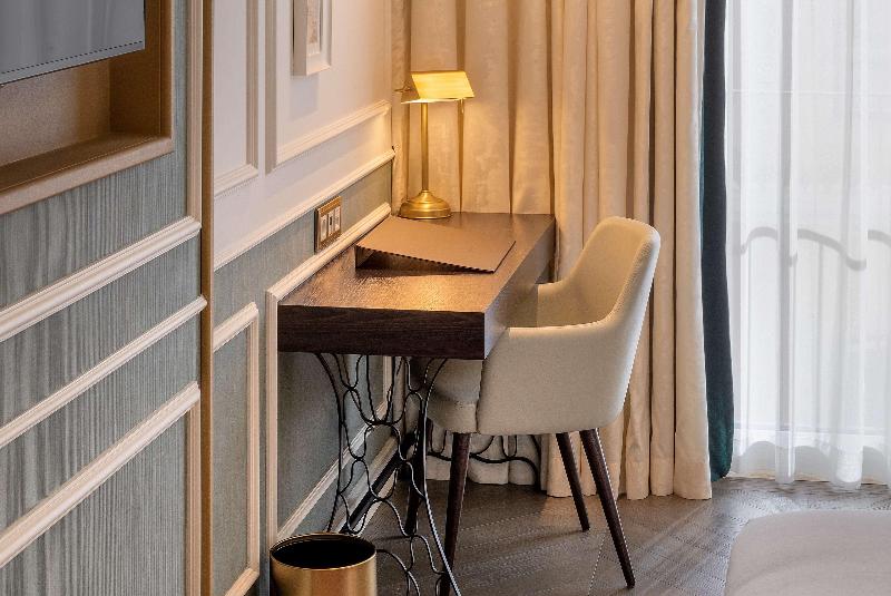 The Emerald House Lisbon, Curio Collection by Hilt - Oda