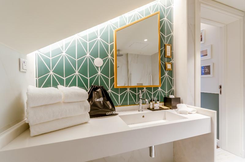 The Emerald House Lisbon, Curio Collection by Hilt - Oda