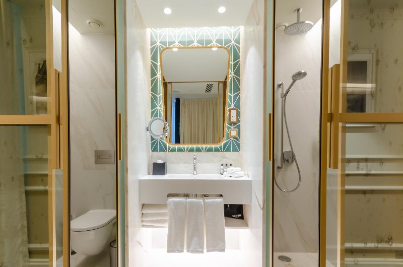 The Emerald House Lisbon, Curio Collection by Hilt - Oda