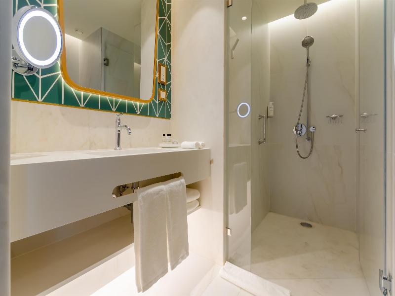 The Emerald House Lisbon, Curio Collection by Hilt - Oda
