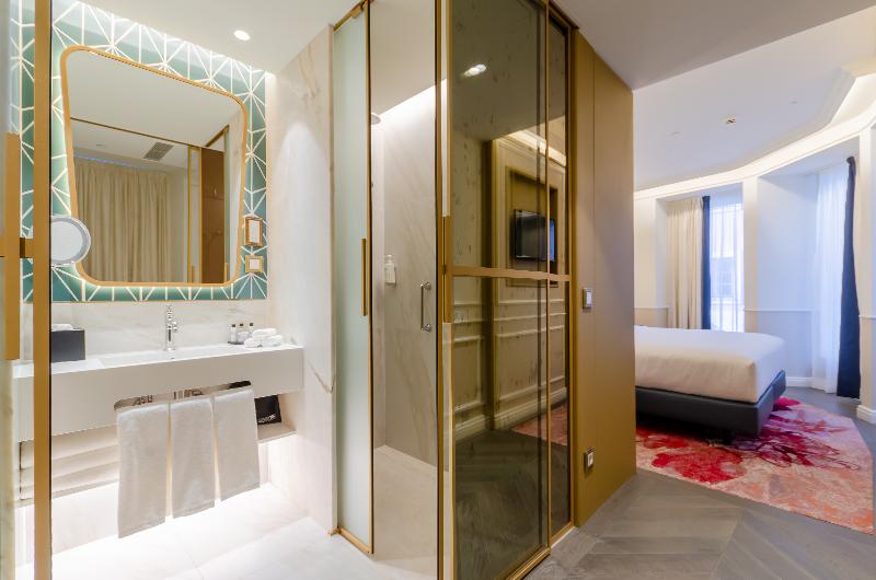 The Emerald House Lisbon, Curio Collection by Hilt - Oda