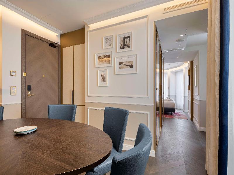 The Emerald House Lisbon, Curio Collection by Hilt - Oda
