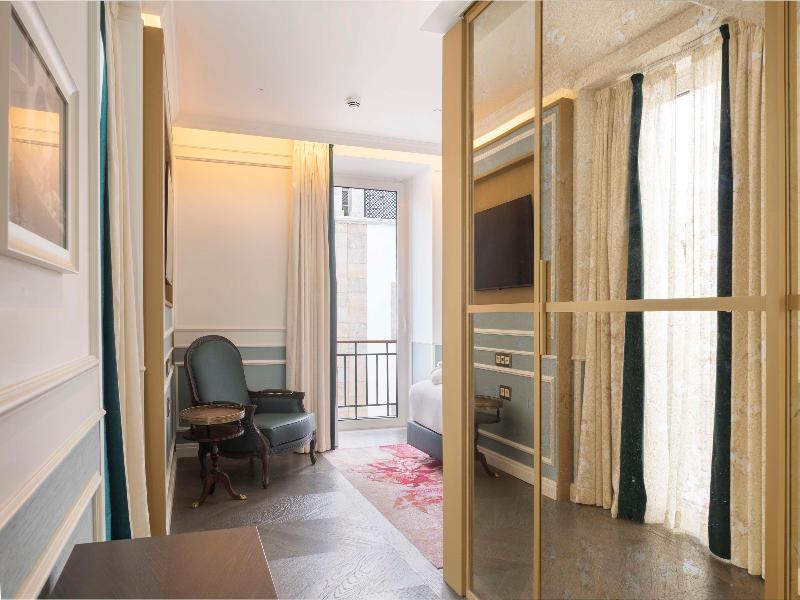 The Emerald House Lisbon, Curio Collection by Hilt - Oda