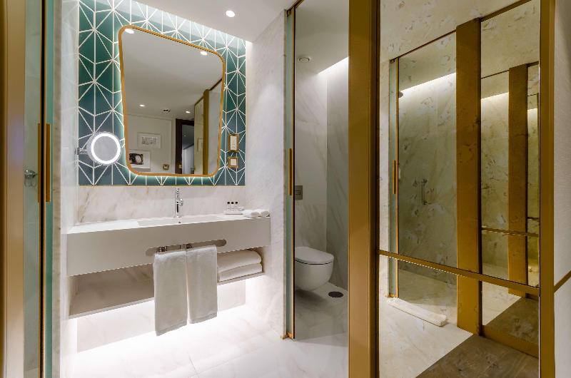 The Emerald House Lisbon, Curio Collection by Hilt - Oda