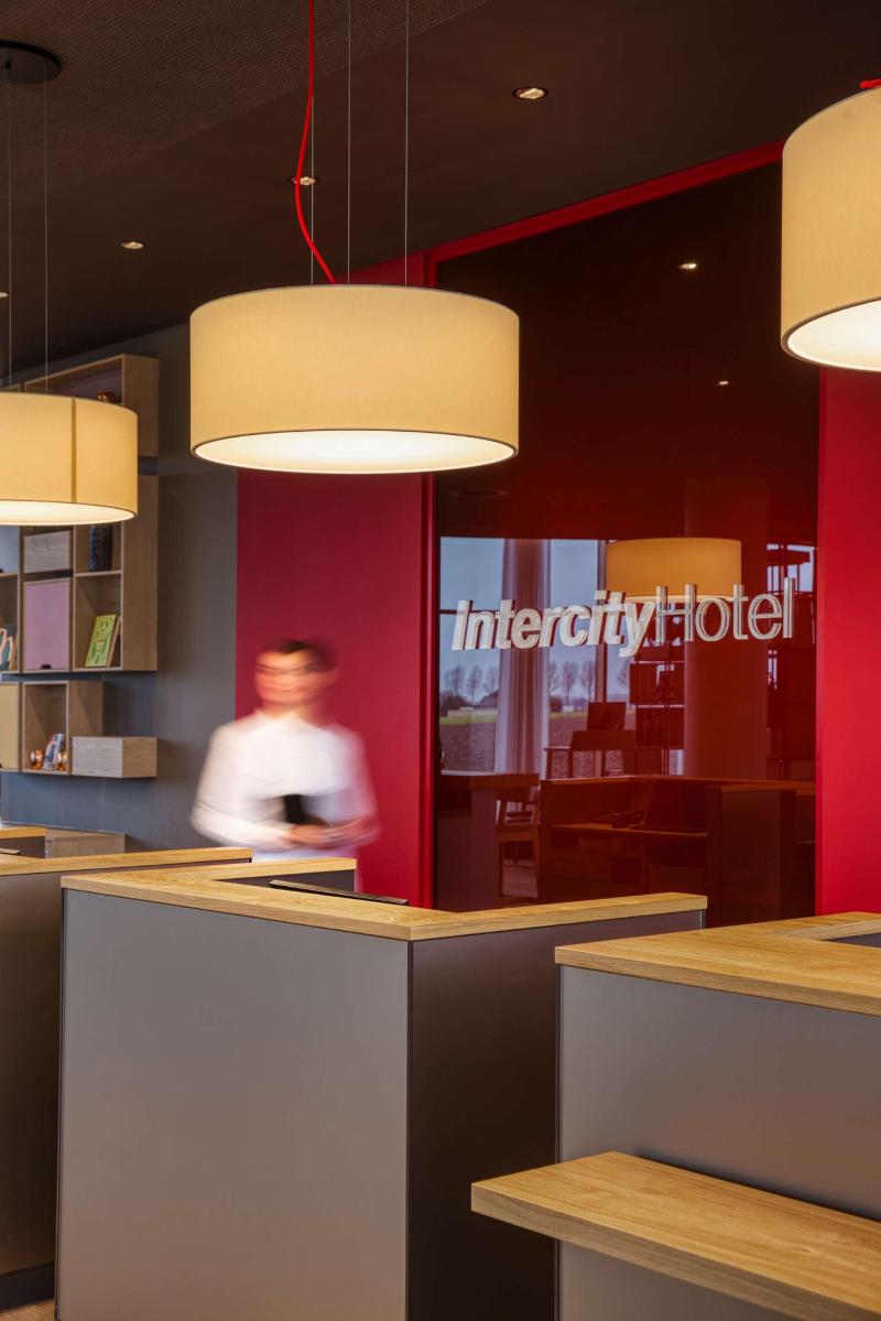 IntercityHotel Amsterdam Airport - Lobi