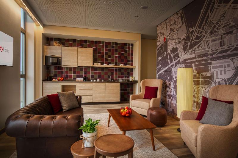 IntercityHotel Amsterdam Airport - Lobi