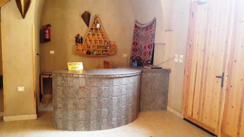 Embrace Hotel - Lobi