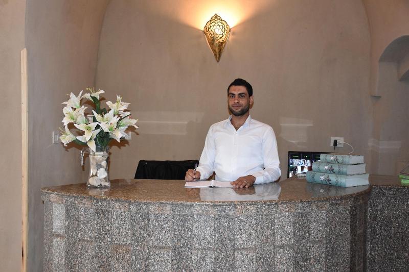 Embrace Hotel - Lobi