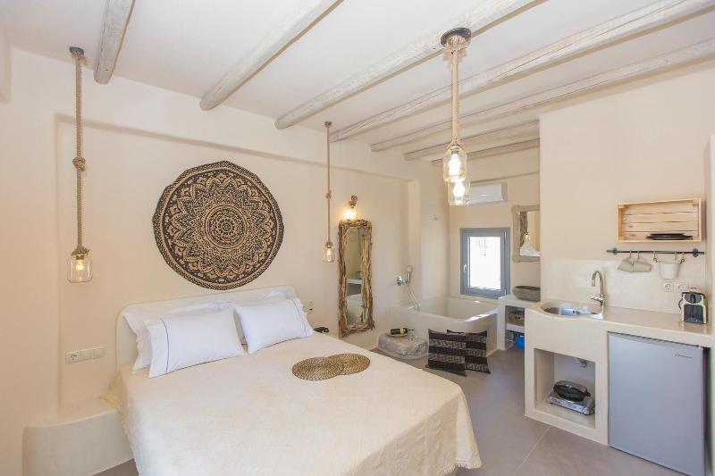 Ampelos Suites - Genel