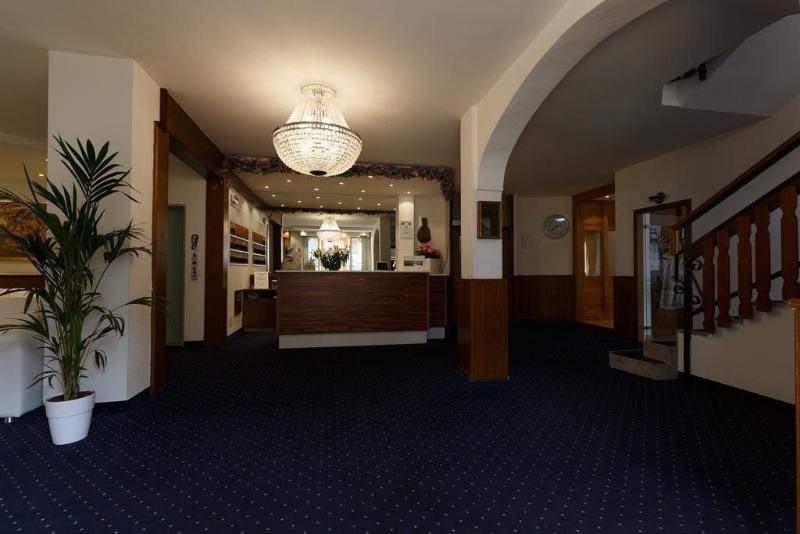Olympic Regina Hotel - Lobi