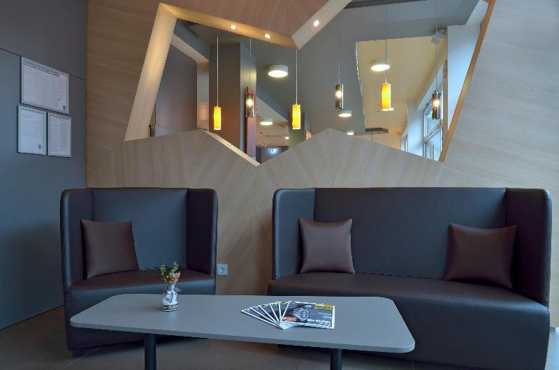 B&B Hotel Stuttgart-Bad Cannstatt - Lobi