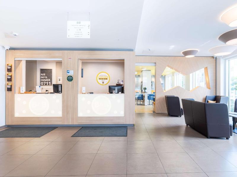 B&B Hotel Stuttgart-Zuffenhausen - Lobi
