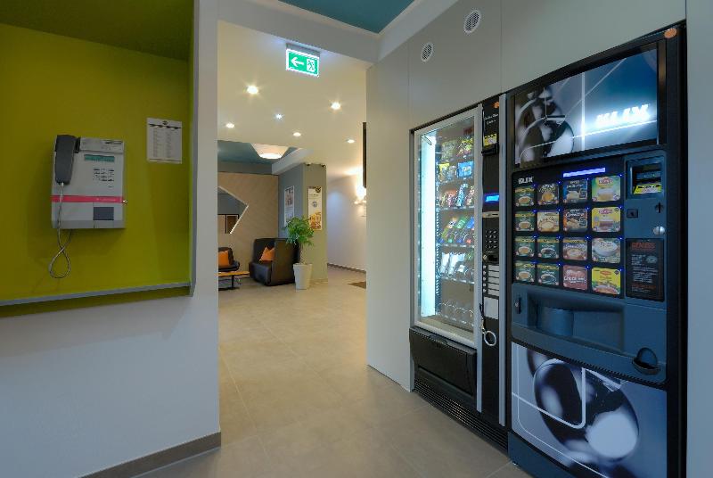 B&B Hotel Wiesbaden - Lobi