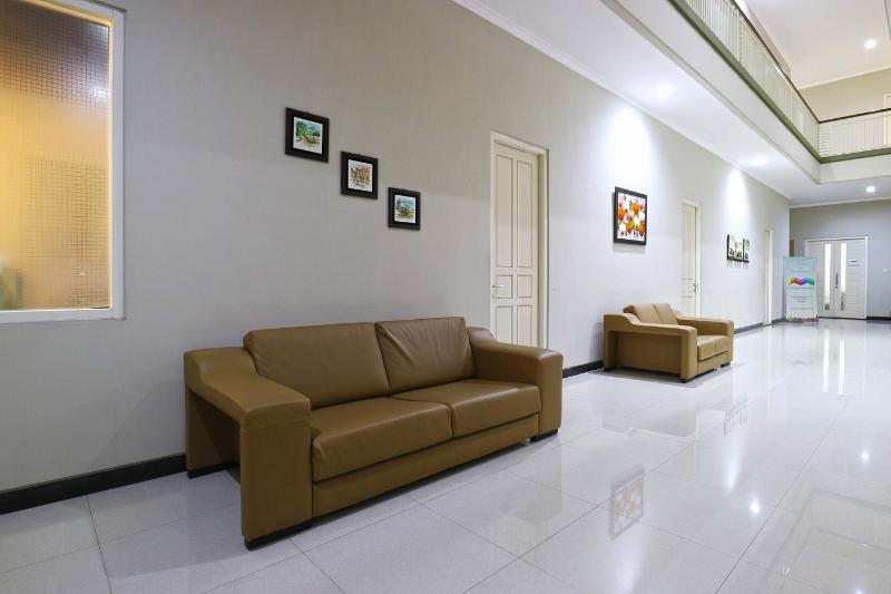 Chiaro Hotel Syariah by ZUZU - Teras