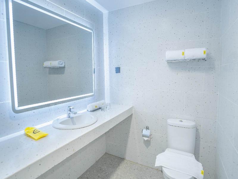 YELLO Hotel Samarinda - Oda