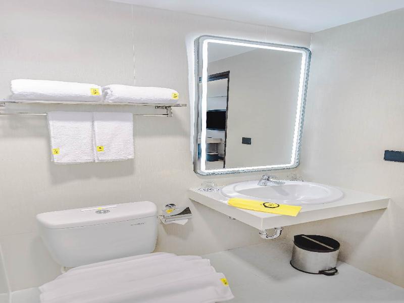 YELLO Hotel Samarinda - Oda