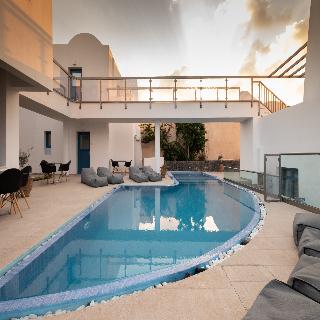 Tristhenia Hotel