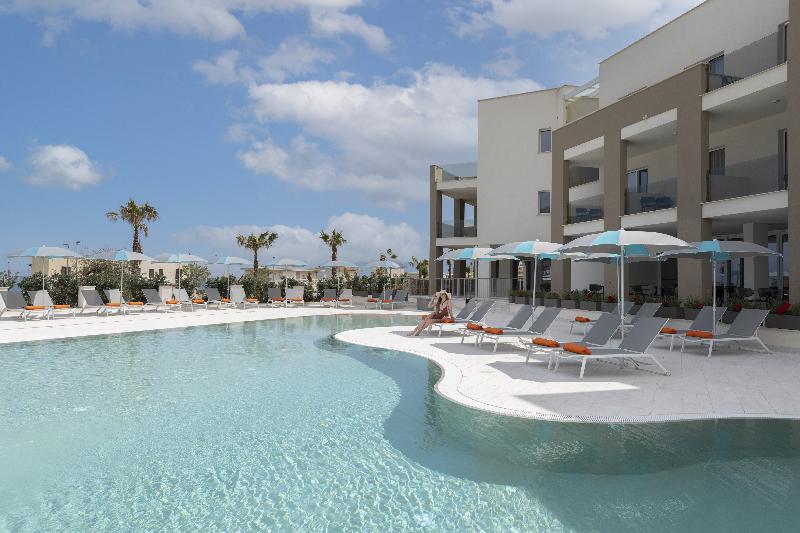 Resort La Battigia - Havuz
