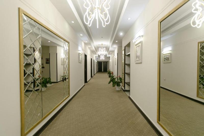 Deluxe City Hotel - Lobi