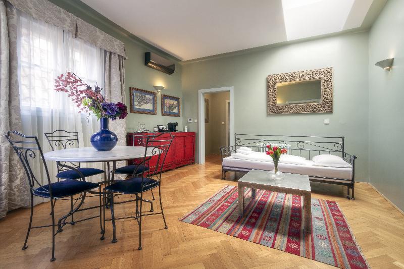 Black Star Suites - Oda