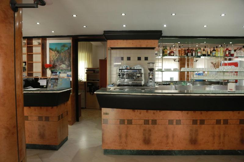 Hotel Pineta - Lobi