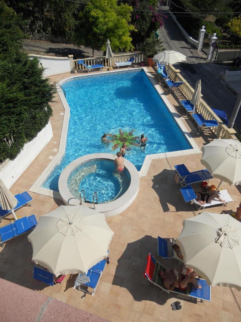 Hotel Pineta - Havuz