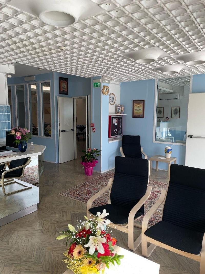 Hotel Morri - Lobi