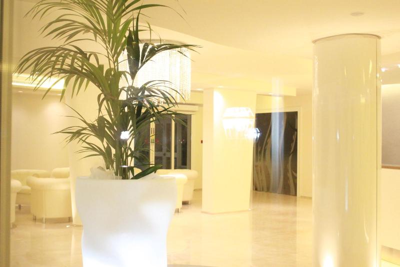 Hotel Riviera - Lobi