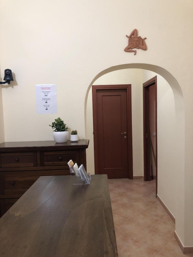La Trinacria Bed & Breakfast - Lobi
