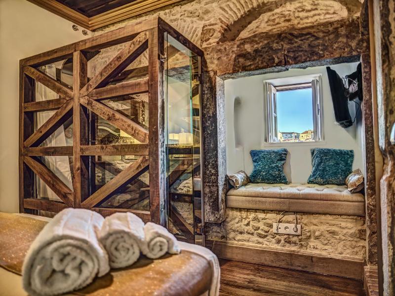 Solar Antigo Luxury Coimbra - Oda