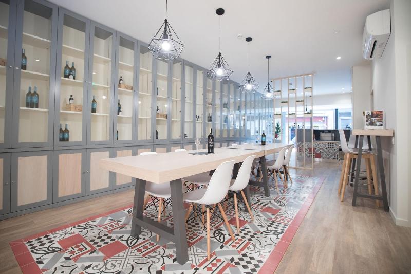 Almada Wine House - Lobi