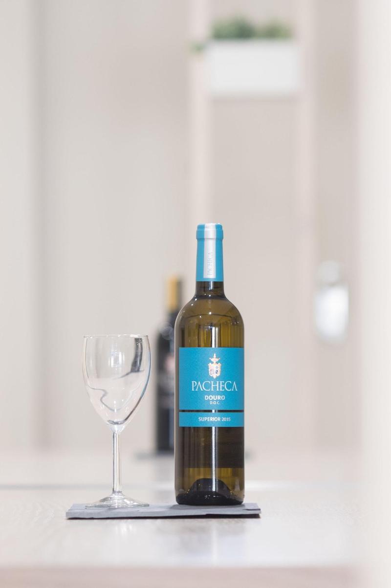 Almada Wine House - Lobi