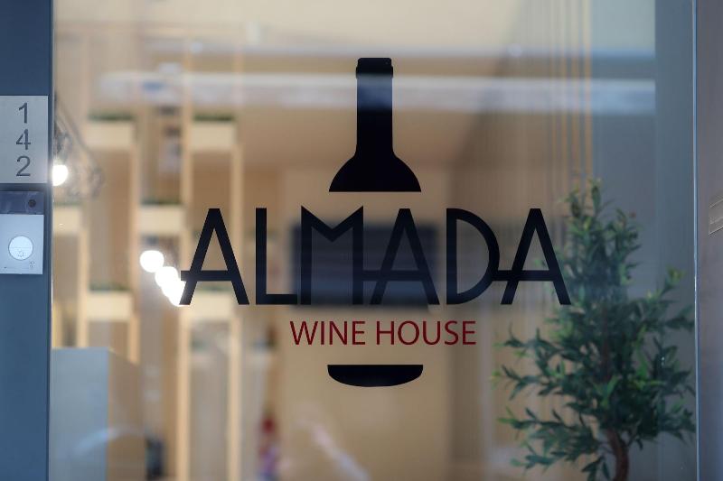 Almada Wine House - Lobi