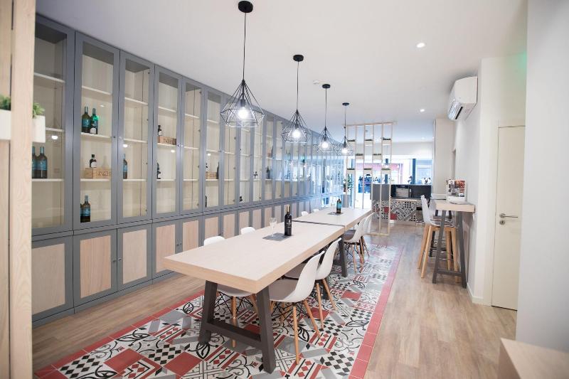 Almada Wine House - Lobi