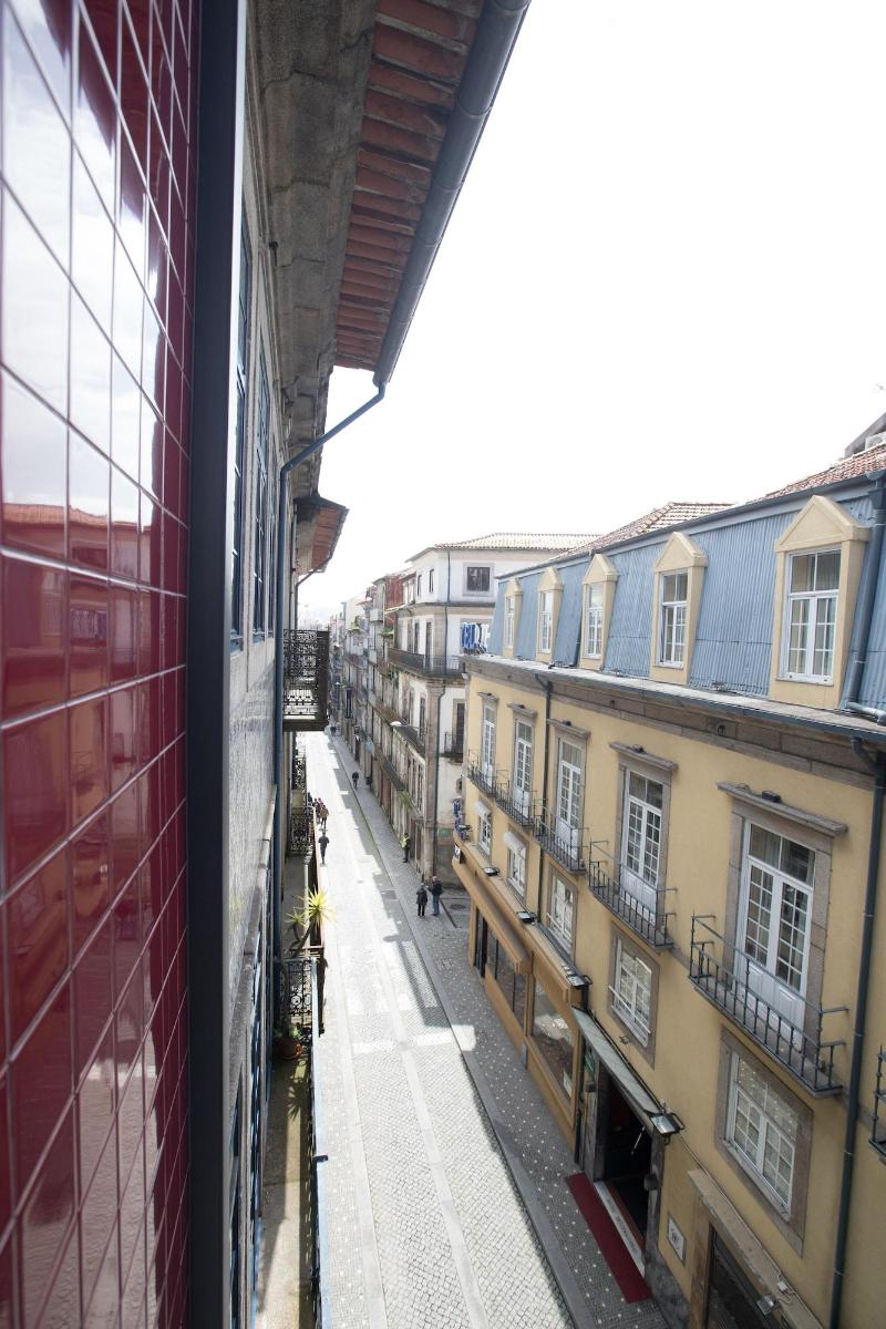 Almada Wine House - Genel