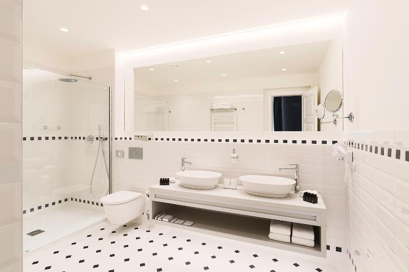 Hotel CUBE - Oda