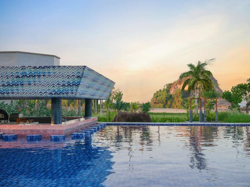 Pullman Lombok Merujani Mandalika Beach Resort - Bar