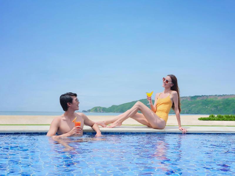 Pullman Lombok Merujani Mandalika Beach Resort - Havuz