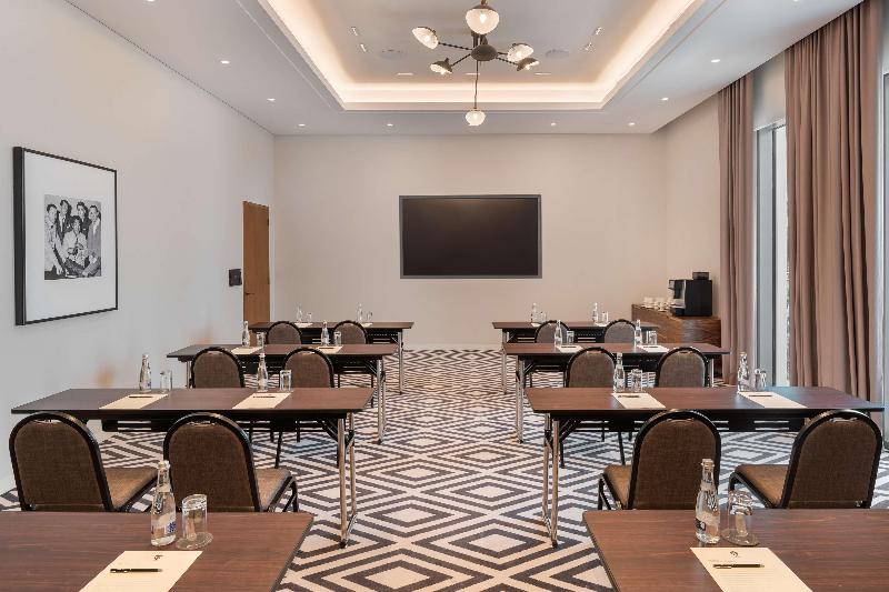 The Wb Abu Dhabi, Curio Collection By Hilton - Toplantı