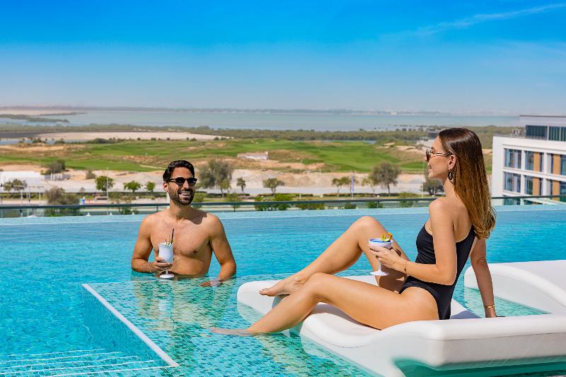 The Wb Abu Dhabi, Curio Collection By Hilton - Havuz