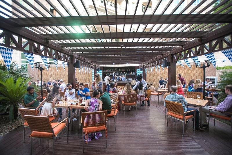 Roda Al Murooj Residences - Restoran