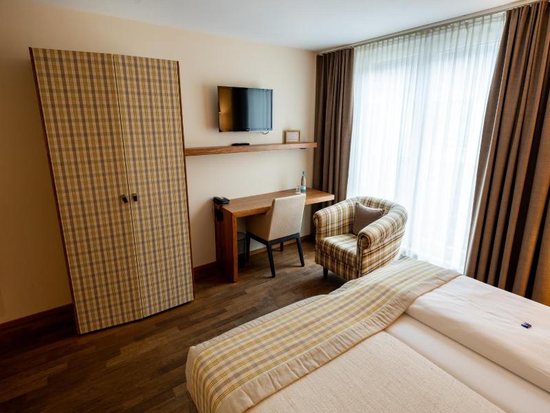 Restaurant Hotel Zum Storchen - Genel