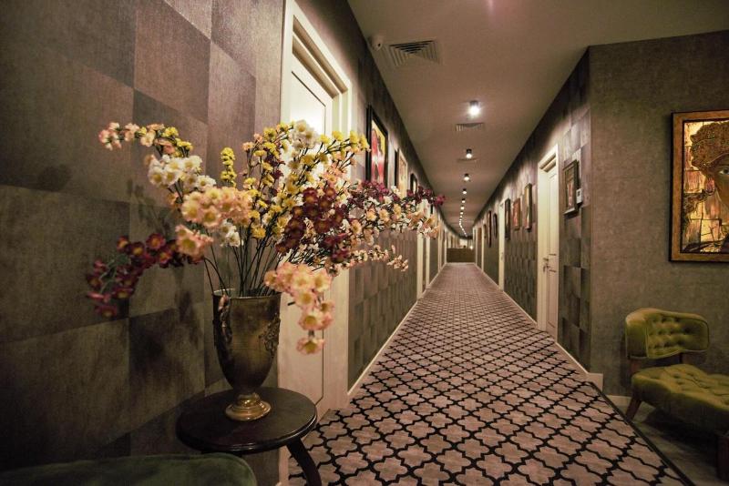 Gallery Art Hotel - Lobi