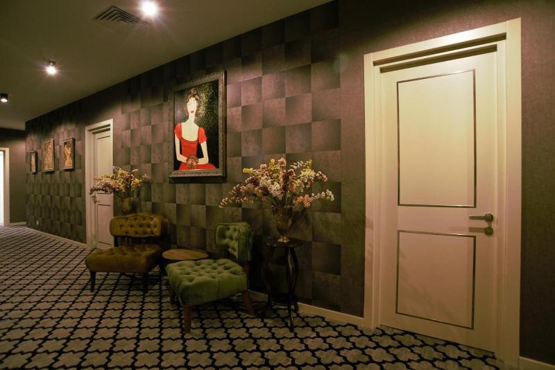 Gallery Art Hotel - Lobi