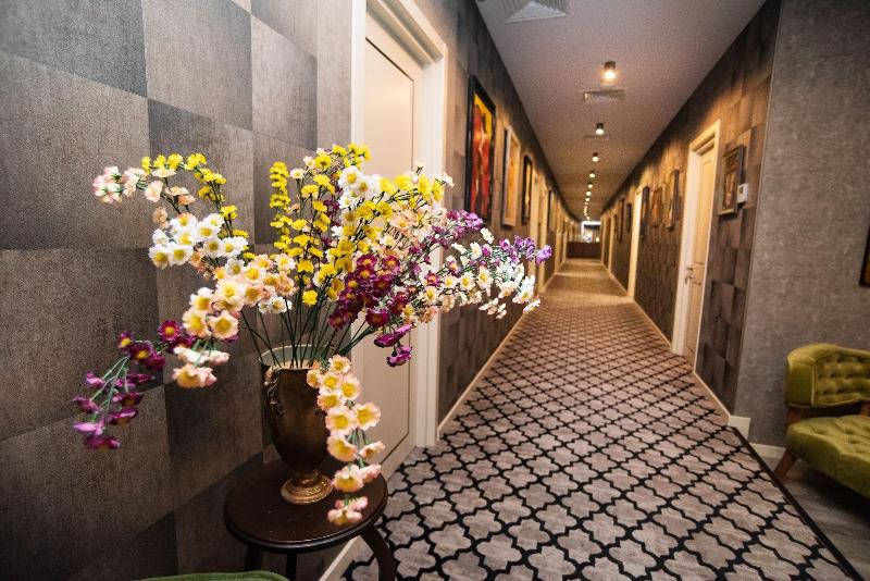 Gallery Art Hotel - Lobi